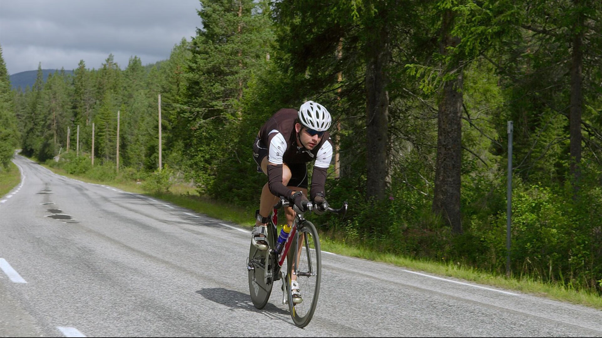 开云电竞平台-WRC趣味花絮:比赛中的搞笑与感人瞬间,wrc精彩集锦